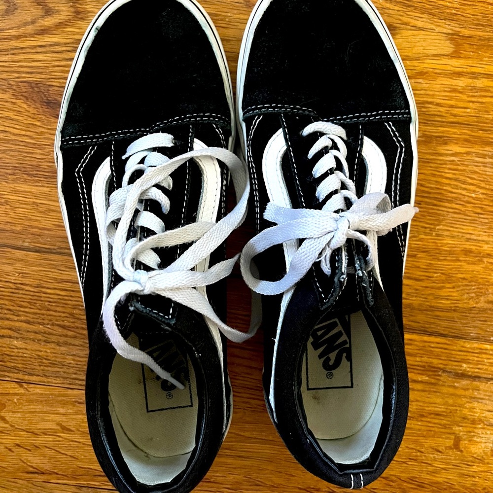 Black low top vans Women’s 7